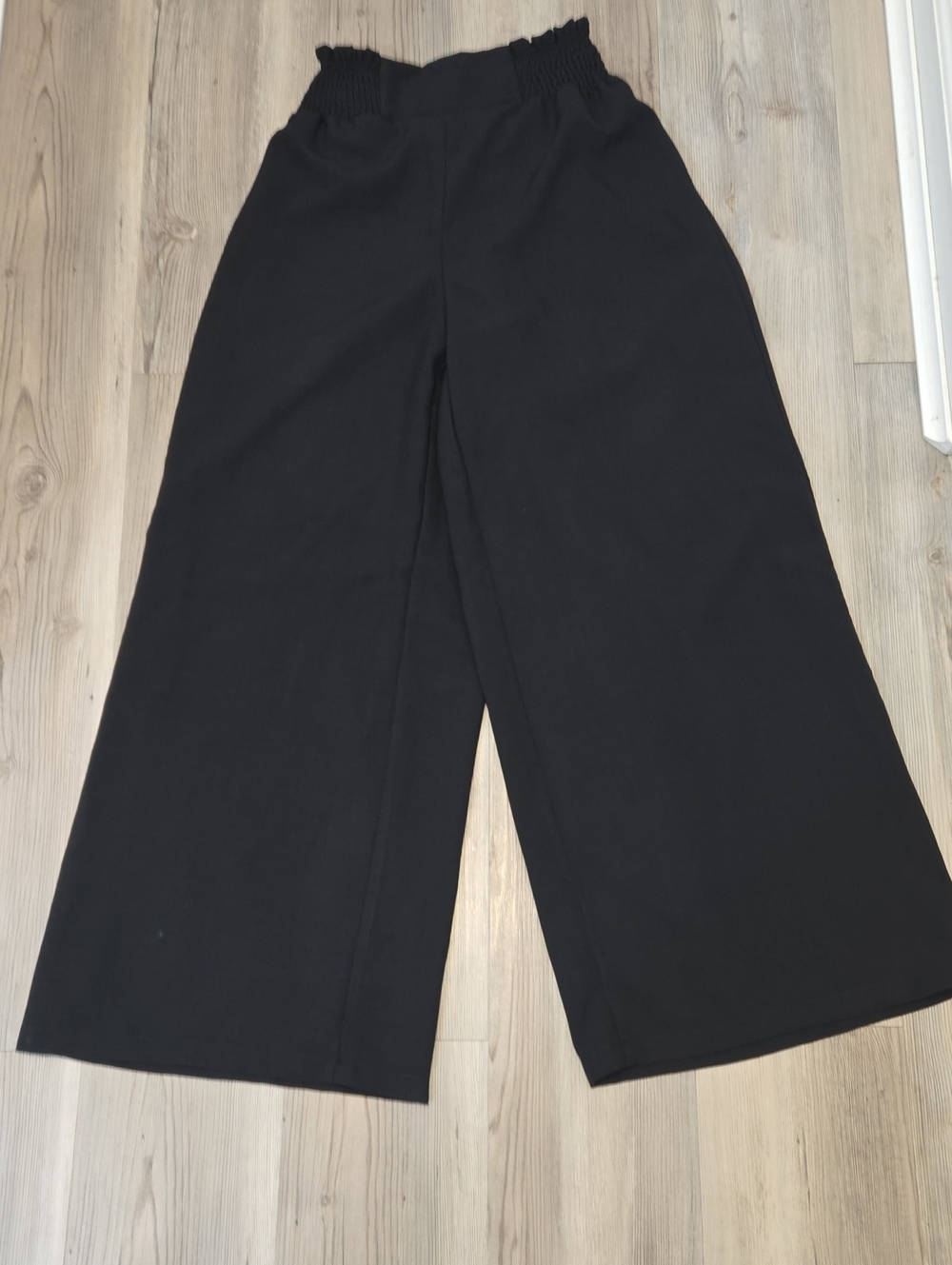 SHEIN Black Wide-Leg Smocked Waist Palazzo Pants. Size PM